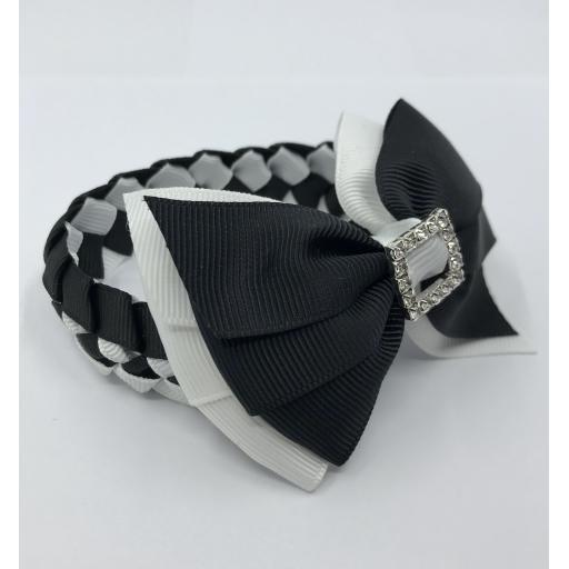 Black and White Pleated Tail Bunwrap